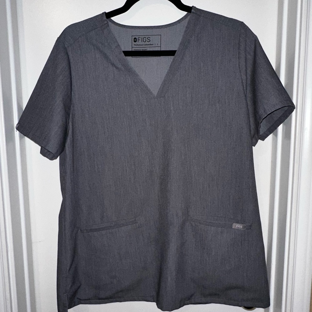 Figs scrub top